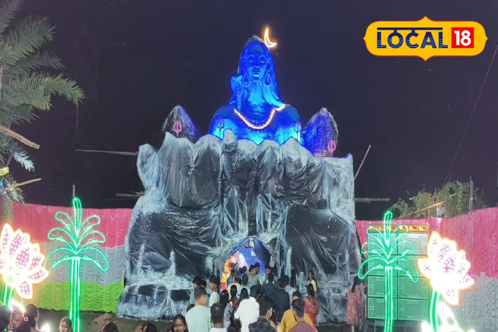 বাইরে 'আদি যোগী', ভিতরে ৮ ফুটের শোলার মা লক্ষ্মী! লক্ষ্মীপুজোয় এবার অভিনব মুহূর্তের সাক্ষী