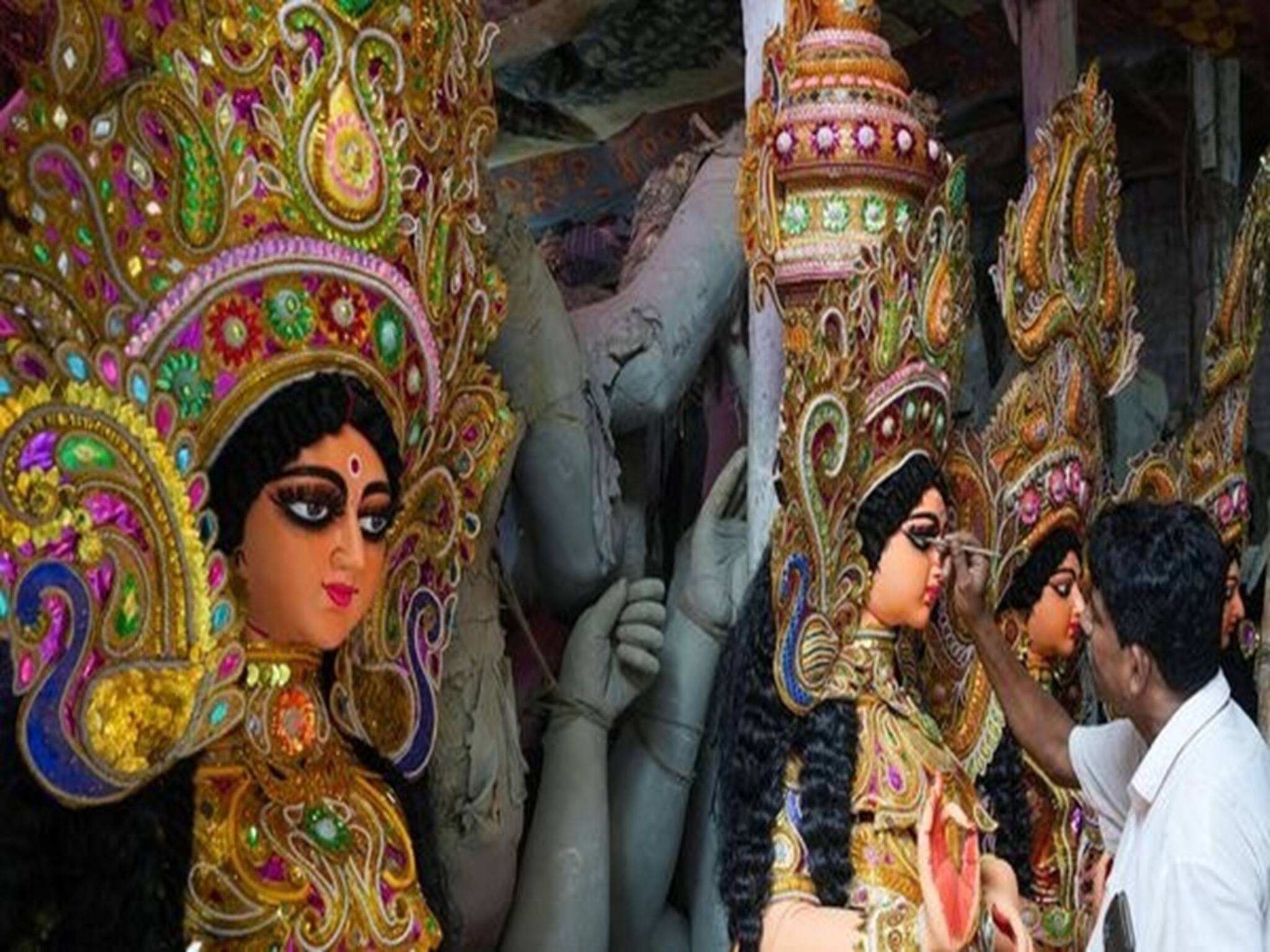 সপ্তাহের প্রথম দিনেই লক্ষ্মীপুজো, ব্যাঙ্ক খোলা না বন্ধ? এখনই জেনে নিন