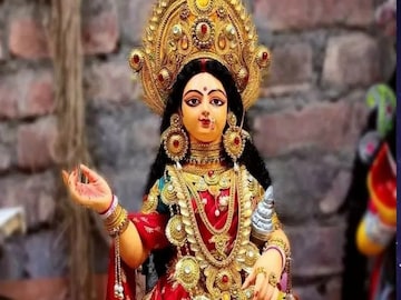 কোজাগরী লক্ষ্মীপুজোর পূর্ণিমাতে সারারাত জেগে থাকলে কী হয়? জানুন আসল কারণ কোজাগরী লক্ষ্মীপুজোর পূর্ণিমাতে সারারাত জেগে থাকলে কী হয়? জানুন আসল কারণ