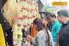 ধনদেবীর পুজো করতে গিয়ে অর্থের টান! ফুল, নারকেলের দাম শুনলে আকাশ থেকে পড়বেন