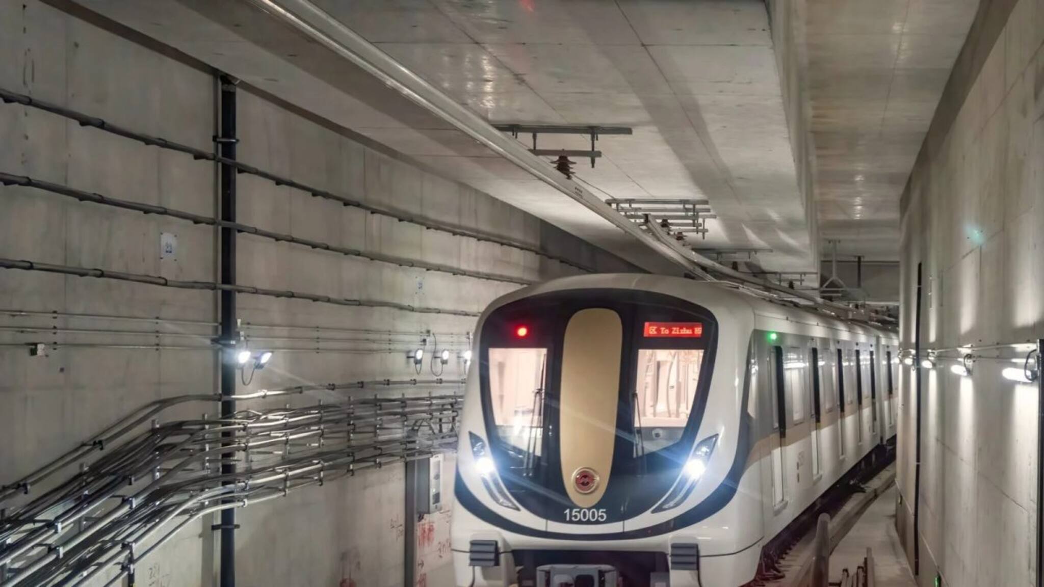 চিতার মতো 'স্পিড'! দেশের এই শহরে ট্রেন চলে জলের তলায়! চড়তে হলে নামতে হবে ১১তলা গভীরে