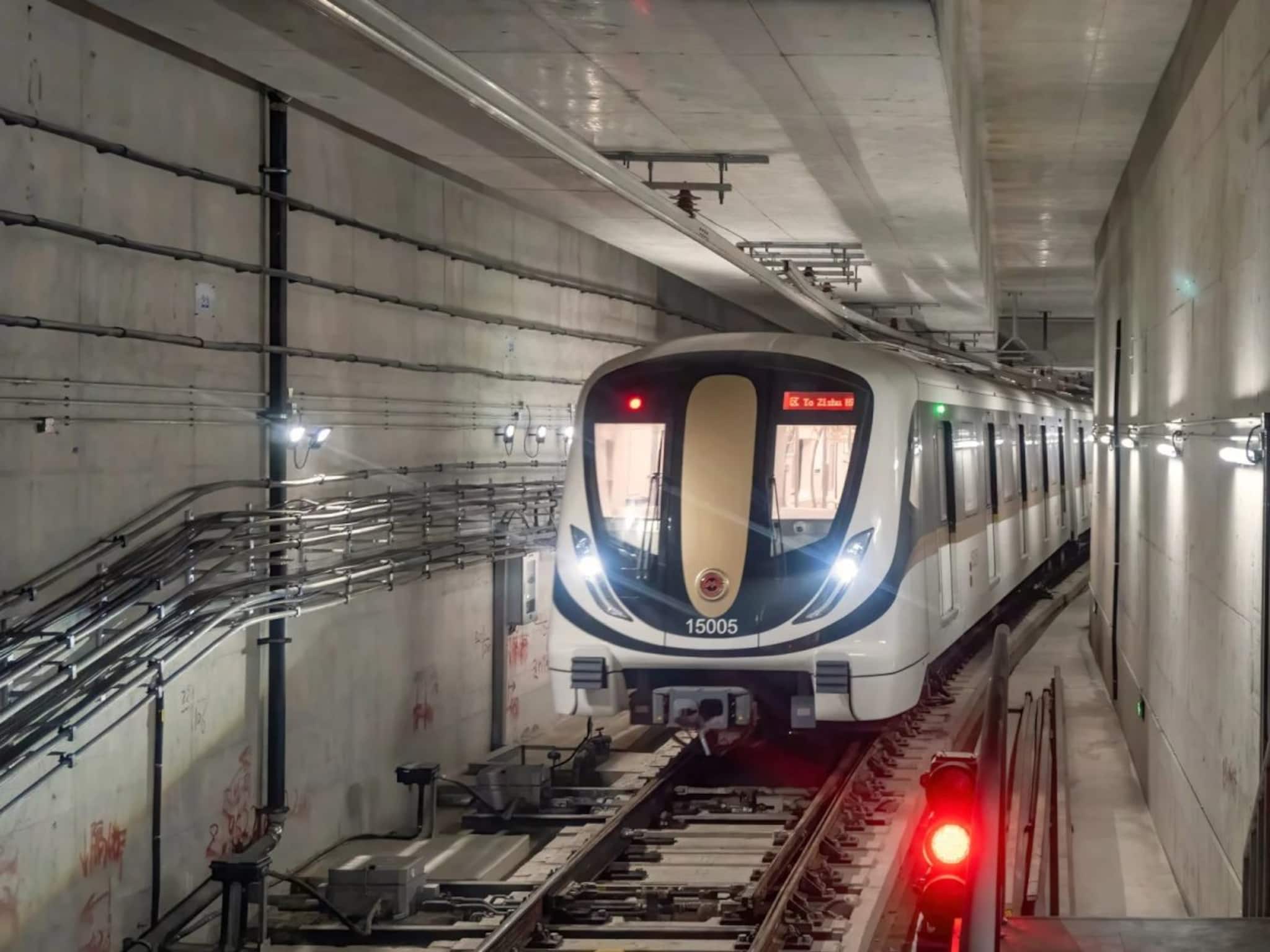 চিতার মতো 'স্পিড'! দেশের এই শহরে ট্রেন চলে জলের তলায়! চড়তে হলে নামতে হবে ১১তলা গভীরে