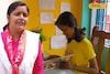 যেন ছোট্ট মীনাক্ষী! বক্তৃতায় সে কী তেজ! রাজনীতির সংজ্ঞা যেন বদলে গেল ইশিকার ভাষায়