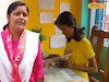 যেন ছোট্ট মীনাক্ষী! বক্তৃতায় সে কী তেজ! রাজনীতির সংজ্ঞা যেন বদলে গেল ইশিকার ভাষায়