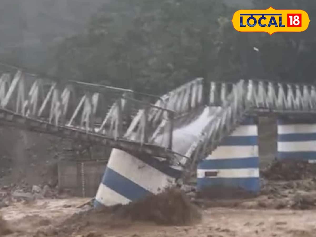 ভেঙে পড়া মিরিকের দুধিয়া লোহার সেতু