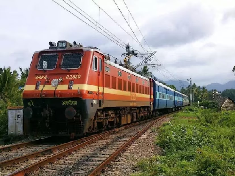 এই বুদ্ধিদীপ্ত ও মানবিক উদ্যোগে সোশ্যাল মিডিয়ায় পুলিশকর্মীর প্রশংসার বন্যা বয়ে গিয়েছে। কেউ কেউ লিখেছেন, “গ্রেট জব, স্যার!” — আবার কেউ মজার ছলে বলেছেন, “পুলিশকর্মী মনে হয় অবসরের পরে প্র্যাকটিস শুরু করে দিয়েছেন!”