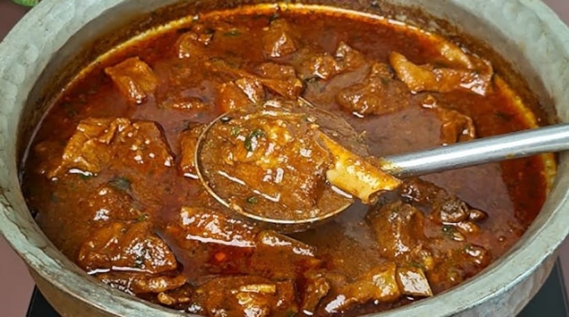 যাদের কোলেস্টেরলের মাত্রা খুব বেশি বা যারা হার্টের সমস্যায় ভোগেন, তাঁদের জন্য রেট মিট বা মটন খাওয়া নৈবনৈব চ৷ ফলে অনেকে মটন এড়িয়ে চলেনে৷ কিন্তু মটনের বেশ কয়েকটি ভাল গুণ রয়েছে৷ বিশ্বখ্যাত হার্ভার্ড বিশ্ববিদ্যালয়ের গবেষণায় উঠে এসেছে সেই তথ্য৷ 
