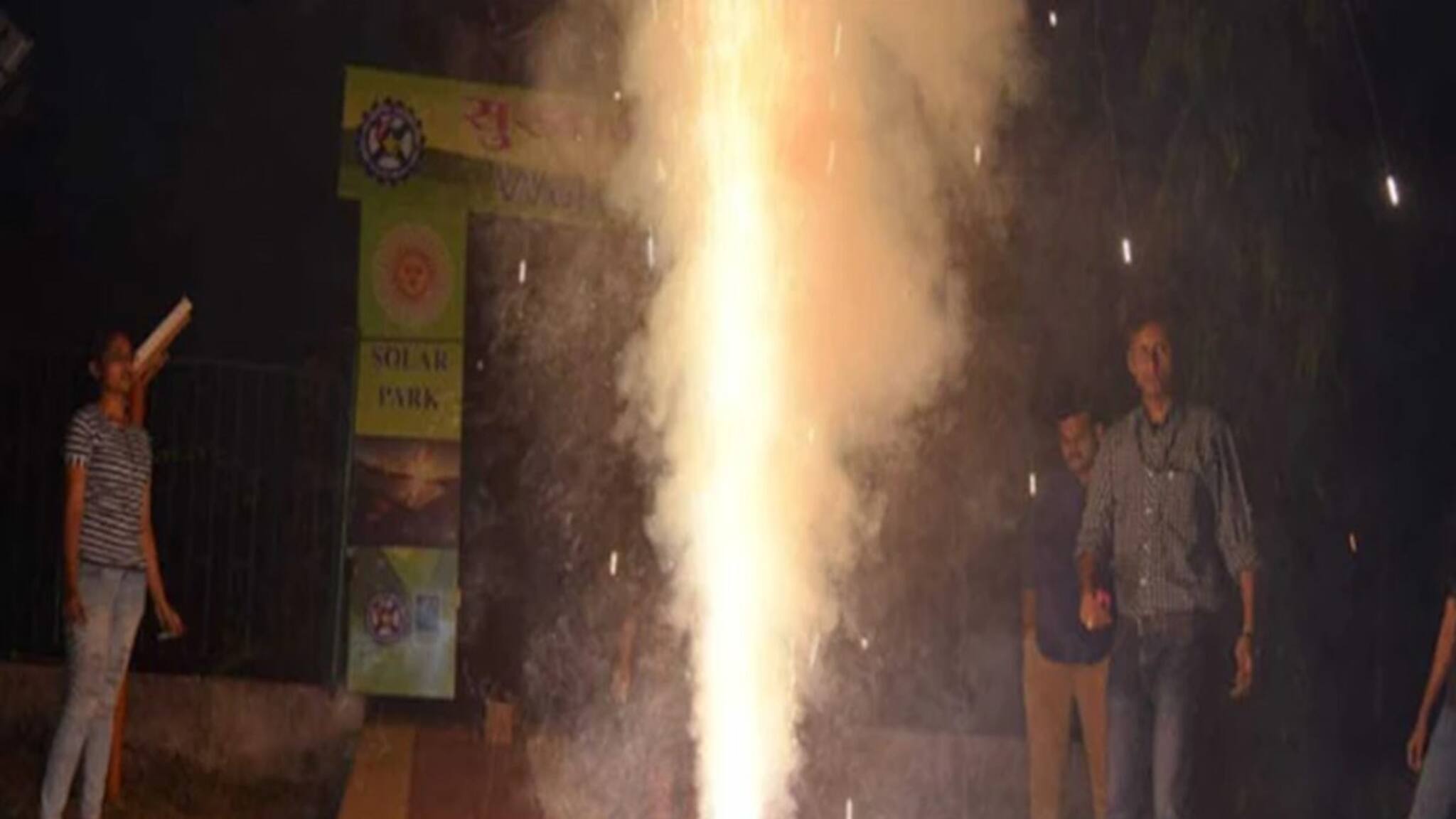 সুপ্রিম কোর্টের সায় সবুজ বাজিতে, কিন্তু জানেন কি এই সবুজ বাজি? সাধারণ বাজি থেকে কীভাবে আলাদা?