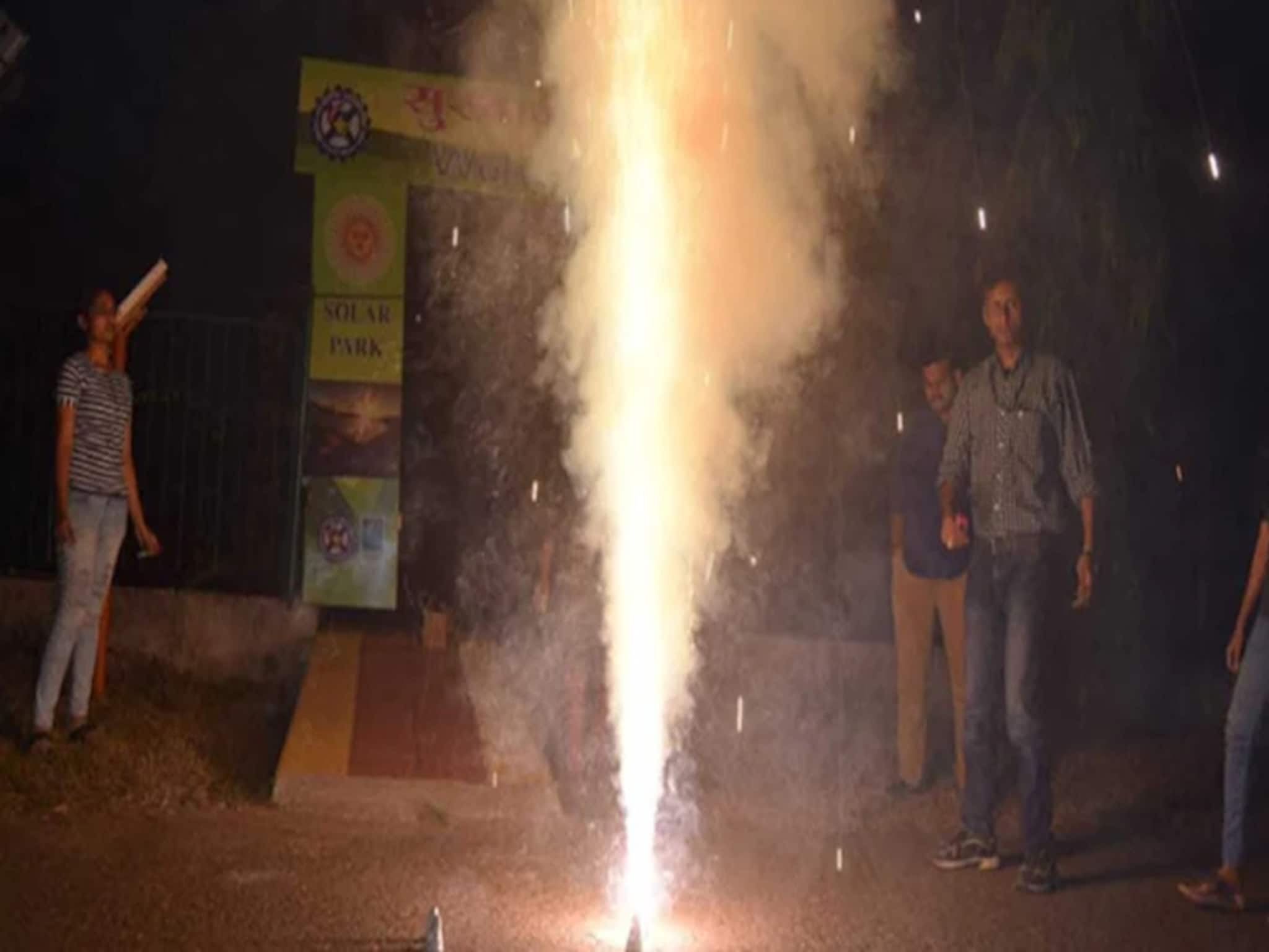 সুপ্রিম কোর্টের সায় সবুজ বাজিতে, কিন্তু জানেন কি এই সবুজ বাজি? সাধারণ বাজি থেকে কীভাবে আলাদা?