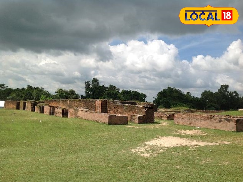 অন্যদিকে উত্তর দিনাজপুর, মালদহ, দক্ষিণ দিনাজপুরের মতো জেলাগুলিতেও আকাশ পরিষ্কার থাকবে। আবহাওয়া দফতরের পূর্বাভাস থেকে যা জানা যাচ্ছে তাতে আপাতত উত্তরবঙ্গের কোনও জেলাতেই ভারী বৃষ্টির সম্ভাবনা নেই।