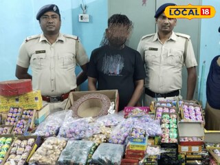 নিষিদ্ধ বাজি বিক্রি করায় পুলিশের জালে 