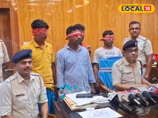 বহরমপুর থানায় চারজনকে গ্রেফতার করার পর সাংবাদিকদের মুখোমুখি পুলিশ 