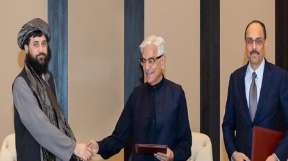 দোহা বৈঠকে যুদ্ধবিরতির সিদ্ধান্ত, পাকিস্তান–আফগানিস্তান সীমান্তে সংঘর্ষ থামাতে উদ্যোগ কাতারের! দোহা বৈঠকে যুদ্ধবিরতির সিদ্ধান্ত, পাকিস্তান–আফগানিস্তান সীমান্তে সংঘর্ষ থামাতে উদ্যোগ কাতারের!