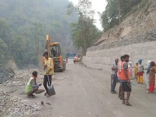 সোমবার দুপুর থেকেই বন্ধ বাংলা-সিকিম লাইফ-লাইন ১০ নং জাতীয় সড়ক! ২৯ মাইল ও গেইলখোলার মাঝে ধস! ধস সংস্কারের জন্য বন্ধ থাকবে বাংলা-সিকিম লাইফ-লাইন