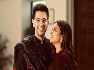 বলিউড অভিনেত্রী পরিণীতি চোপড়া ও স্বামী রাঘব চাড্ডার জীবনে নতুন অধ্যায়। দিল্লির হাসপাতালে জন্ম নিল তাঁদের প্রথম সন্তান। মা ও শিশু দুজনেই সুস্থ। শুভেচ্ছার বন্যা বলিউডে। 