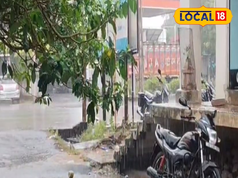 ঘূর্ণিঝড় মন্থার প্রভাবে পশ্চিমবঙ্গের বিভিন্ন জেলায় বৃষ্টির পাশাপাশি তুমুল বৃষ্টির দেখা মিলেছে পশ্চিম মেদিনীপুরে। ওড়িশা ঘেঁষা পশ্চিম মেদিনীপুরের অধিকাংশ জায়গা এখন তুমুল বৃষ্টির মুখোমুখি।