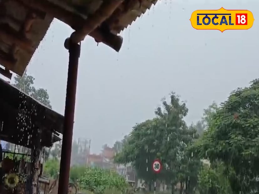 শিলিগুড়িতে শনিবার সকাল থেকে আকাশ মেঘলা থাকার পাশাপাশি দিনভর বৃষ্টির পূর্বাভাস রয়েছে। রাতে বৃষ্টির পরিমাণ বাড়বে। দার্জিলিঙে ঘন কুয়াশার পাশাপাশি আকাশ মেঘলা এবং বৃষ্টির সম্ভাবনা রয়েছে। কালিম্পংয়ের আকাশ ও মেঘলা এবং বৃষ্টির পূর্বাভাস রয়েছে। জলপাইগুড়িতে আকাশ মেঘলা থাকার পাশাপাশি ইতিমধ্যেই ঝিরিঝিরি বৃষ্টি শুরু হয়েছে। ডুয়ার্সের আকাশেও মেঘের ঘনঘটা ও ঝিরিঝিরি বৃষ্টি শুরু হয়েছে। আলিপুরদুয়ারেও হালকা বৃষ্টির দেখা মিলেছে।