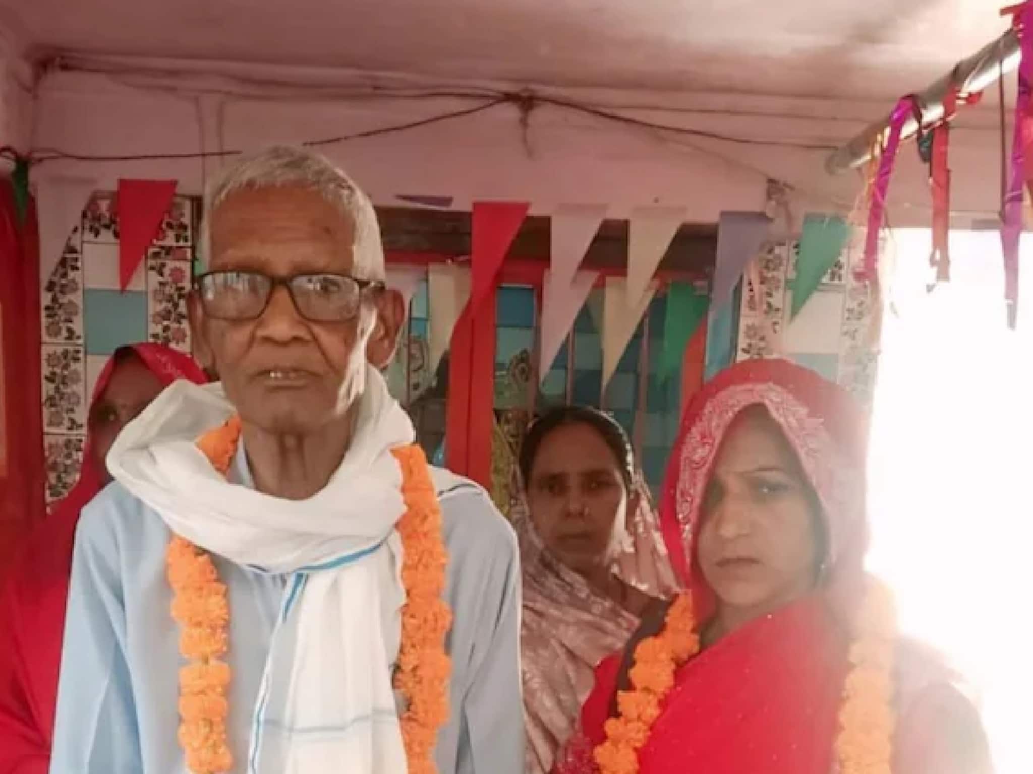 Love affair: ৩৫-এর যুবতীকে বিবাহ ৭৫ বছরের বৃদ্ধের, ফুলসজ্জার রাতেই দুজনে শুরু করলেন সেই কাজ! সকাল হঠাৎ বুকেব্যথা! তারপর...