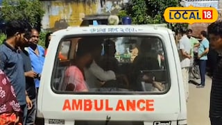 আহতদের নিয়ে যাওয়া হচ্ছে হাসপাতালে।