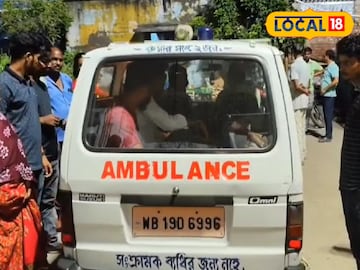 আহতদের নিয়ে যাওয়া হচ্ছে হাসপাতালে।