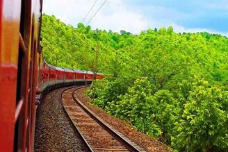 ঢিকির ঢিকির ঢিকির...! এটাই ভারতের সবচেয়ে ধীরগতির ট্রেন! ৪৬ কিমি যেতে সময় লাগে ৫ ঘণ্টা...!