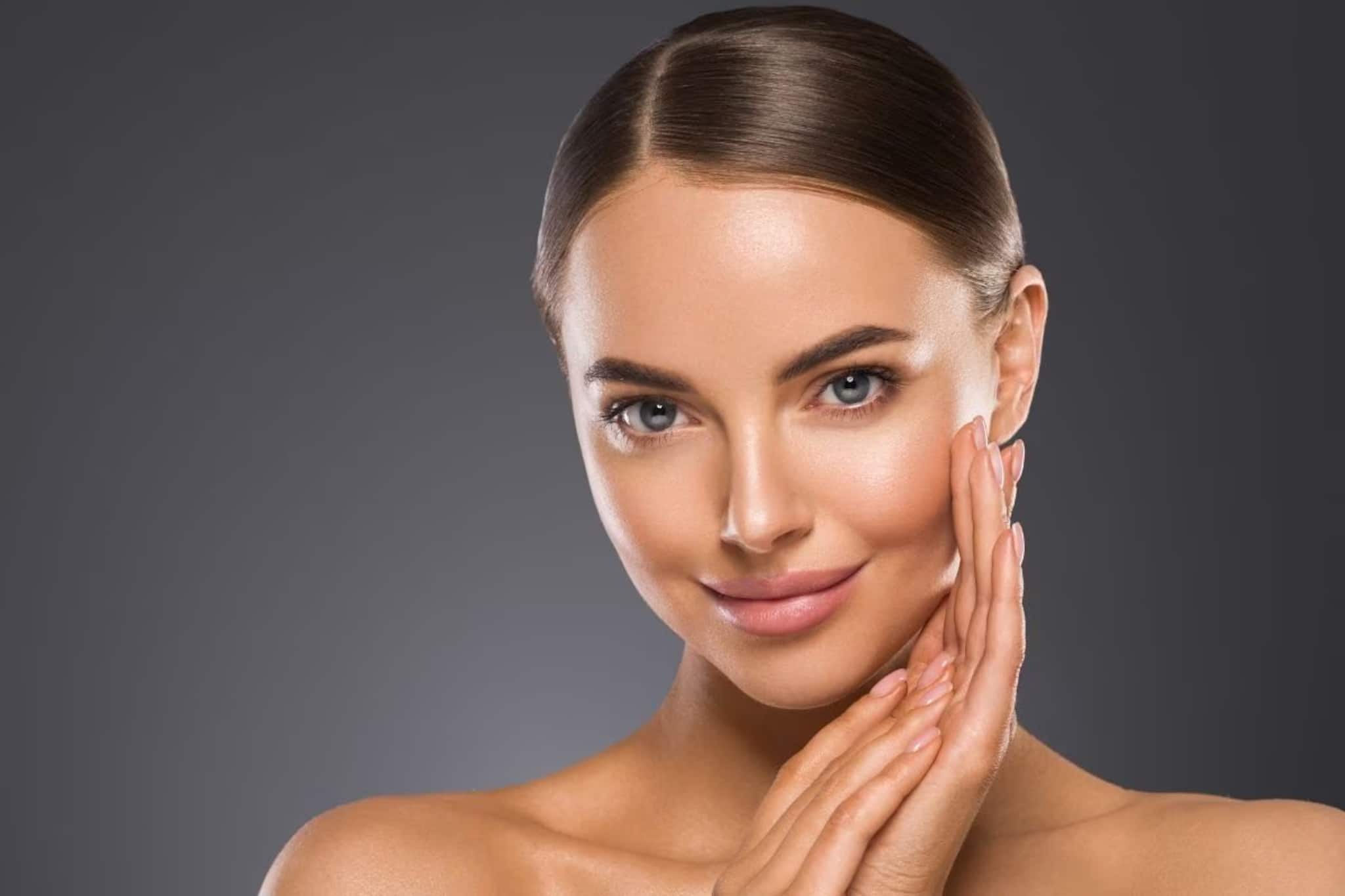 সেলেবদের মতো ত্বক চান? এই ক্যাপসুল একাই একশো! যৌবন ধরে রাখার মন্ত্র! ত্বক থাকবে টান-টান!