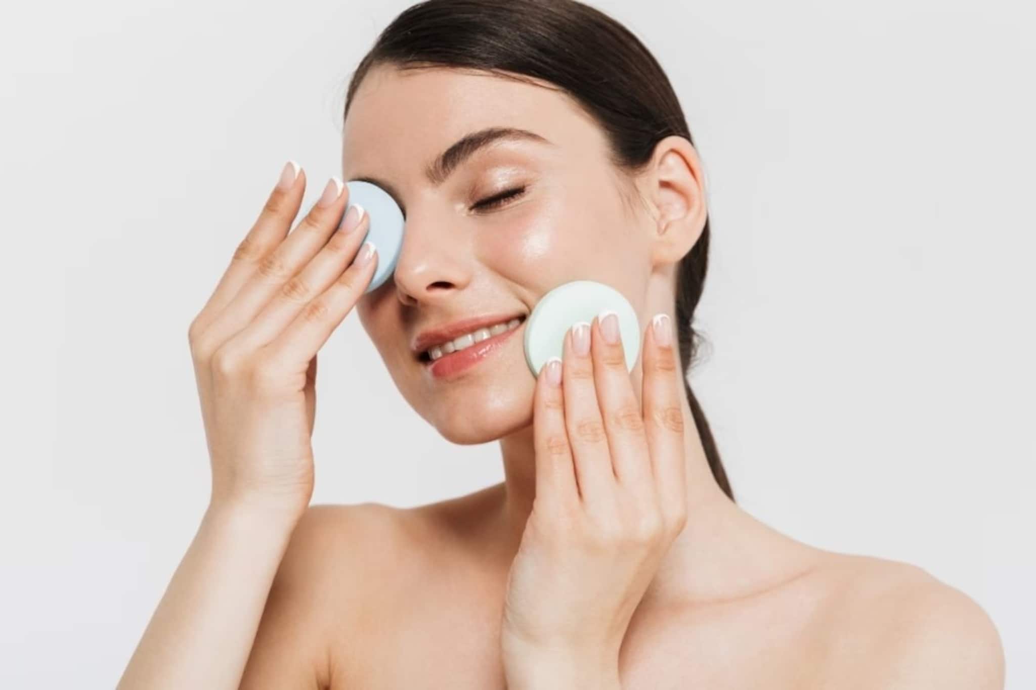 শীতে ত্বকের ১২টা বেজে গিয়েছে? ময়েশ্চারাইজার, গ্লিসারিন সব ফেল করলেও এই ৫ পানীয় ভেলকি দেখা