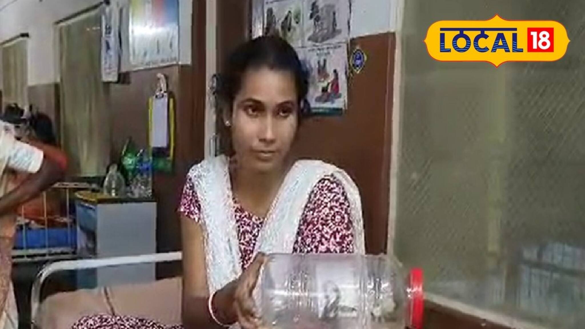 কামড় দেওয়া সাপ নিয়ে হাজির মহিলা! হাসপাতালে তোলপাড়, অবাক চিকিৎসকরা