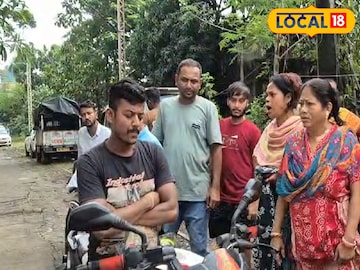 অভিযুক্তকে ঘিরে বিক্ষোভ।