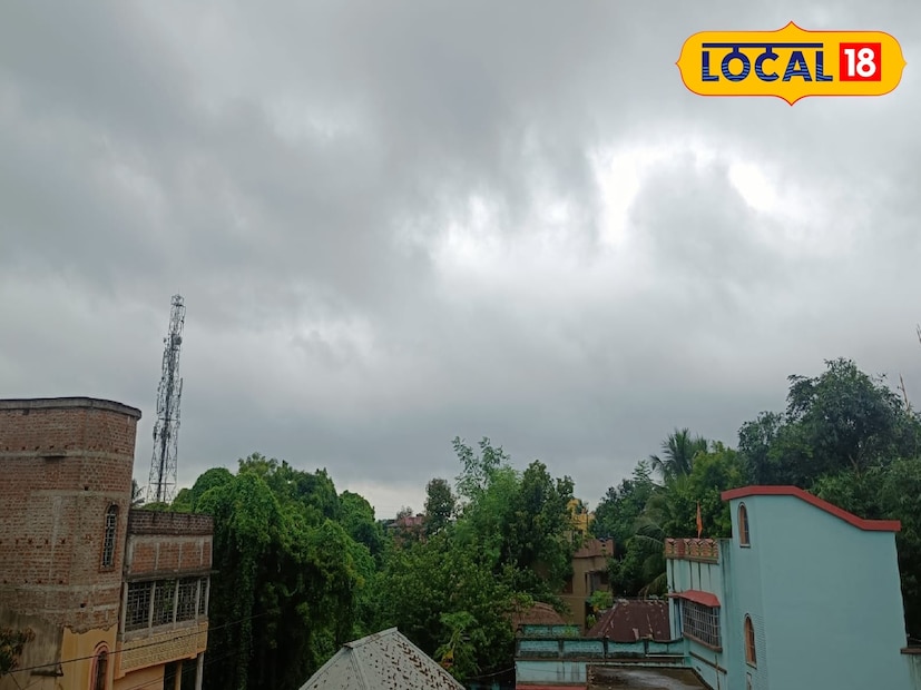 এর পাশাপাশি আবহাওয়া দফতরের পূর্বাভাস অনুযায়ী উত্তর ২৪ পরগনা, ঝাড়গ্রাম, বাঁকুড়া, হুগলি, পুরুলিয়াতেও ভারী বৃষ্টির সম্ভাবনা রয়েছে। শুধু সম্ভাবনা নয়, সকাল থেকেই এই সকল জেলার অনেক জায়গাতেই শুরু হয়েছে বৃষ্টিপাত। দক্ষিণবঙ্গের অন্যান্য জেলাগুলিতেও বৃষ্টির সম্ভাবনা রয়েছে, সকাল থেকেই আকাশ মেঘে ঢাকা থাকবে।