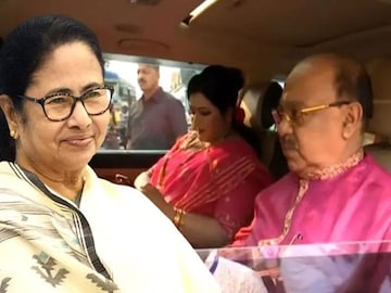 গত বছরও ভাইফোঁটায় কালীঘাটে গিয়েছিলেন শোভন