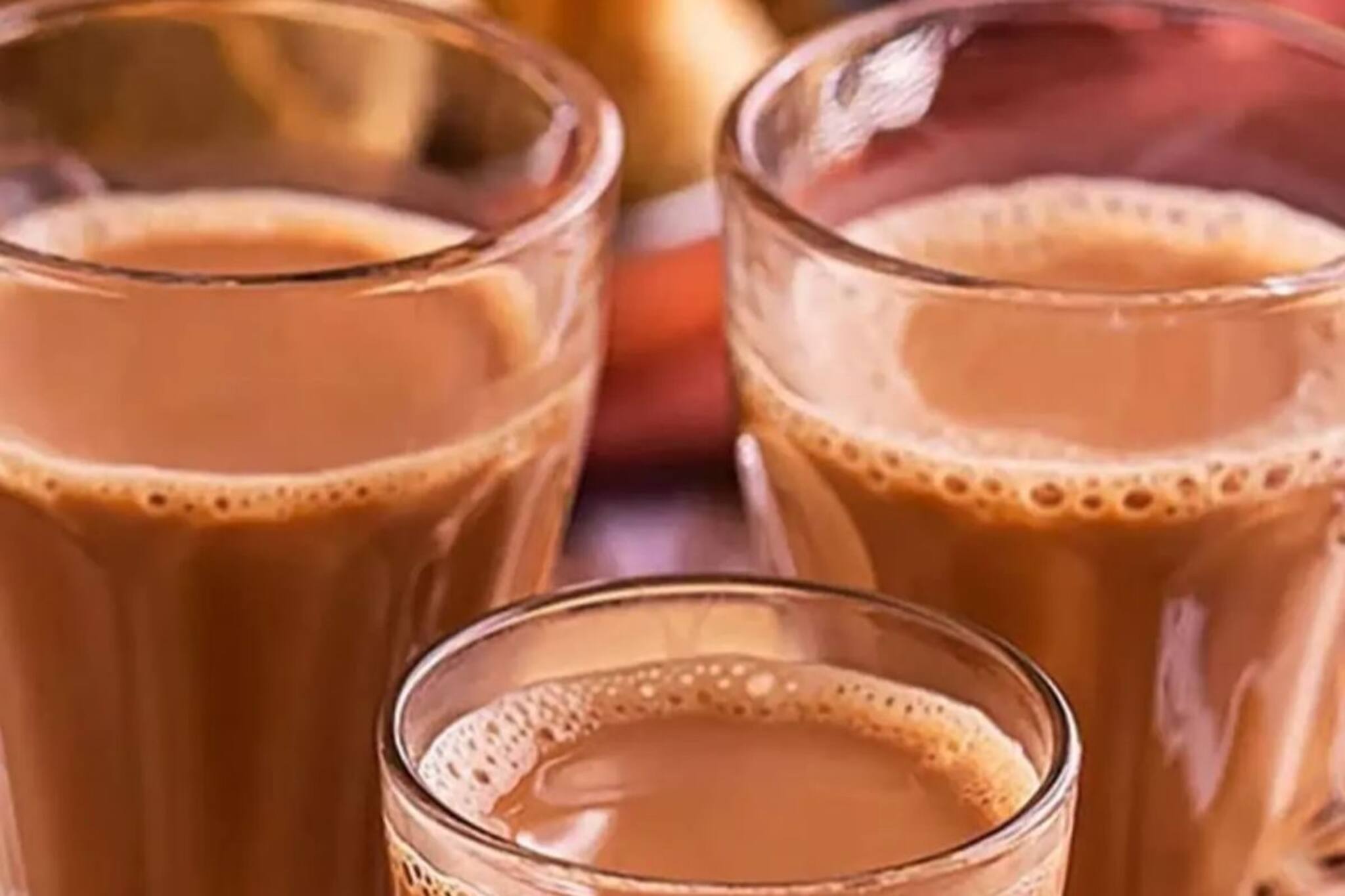 দুধ-চা তো রোজ খান, বলুন তো কেবল ভারতেই কেন চায়ের সঙ্গে দুধ মিশিয়ে খাওয়া হয়?