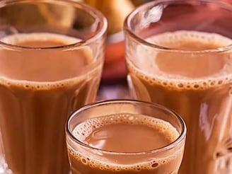 দুধ-চা তো রোজ খান, বলুন তো কেবল ভারতেই কেন চায়ের সঙ্গে দুধ মিশিয়ে খাওয়া হয়?