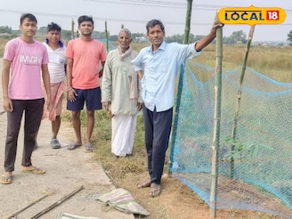 প্রকৃতির বন্ধু অবসরপ্রাপ্ত শিক্ষক! টোটোয় জলের বালতি নিয়ে বেরিয়ে পড়েন ভরদুপুরে
