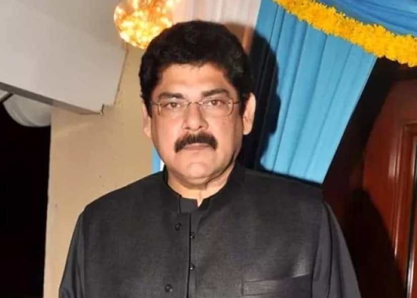 মহাভারতে কর্ণের চরিত্রে অভিনয় করে ঘরে ঘরে পরিচিত হয়ে ওঠা প্রবীণ অভিনেতা পঙ্কজ ধীর অভিনয় জগতে যথেষ্ট খ্যাতি অর্জন করেছেন। 