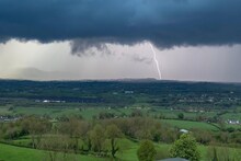 Thunderstorm In 1 Hour: ওদিকে রাতেই ঝাঁপাবে মান্থা! এদিকে কিছুক্ষণের মধ্যেই বাংলার এই জেলায় ঝড়-বৃষ্টির অ্যালার্ট, রইল ওয়েদার আপডেট