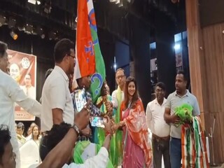 কে যোগ দিল তৃণমূলে?