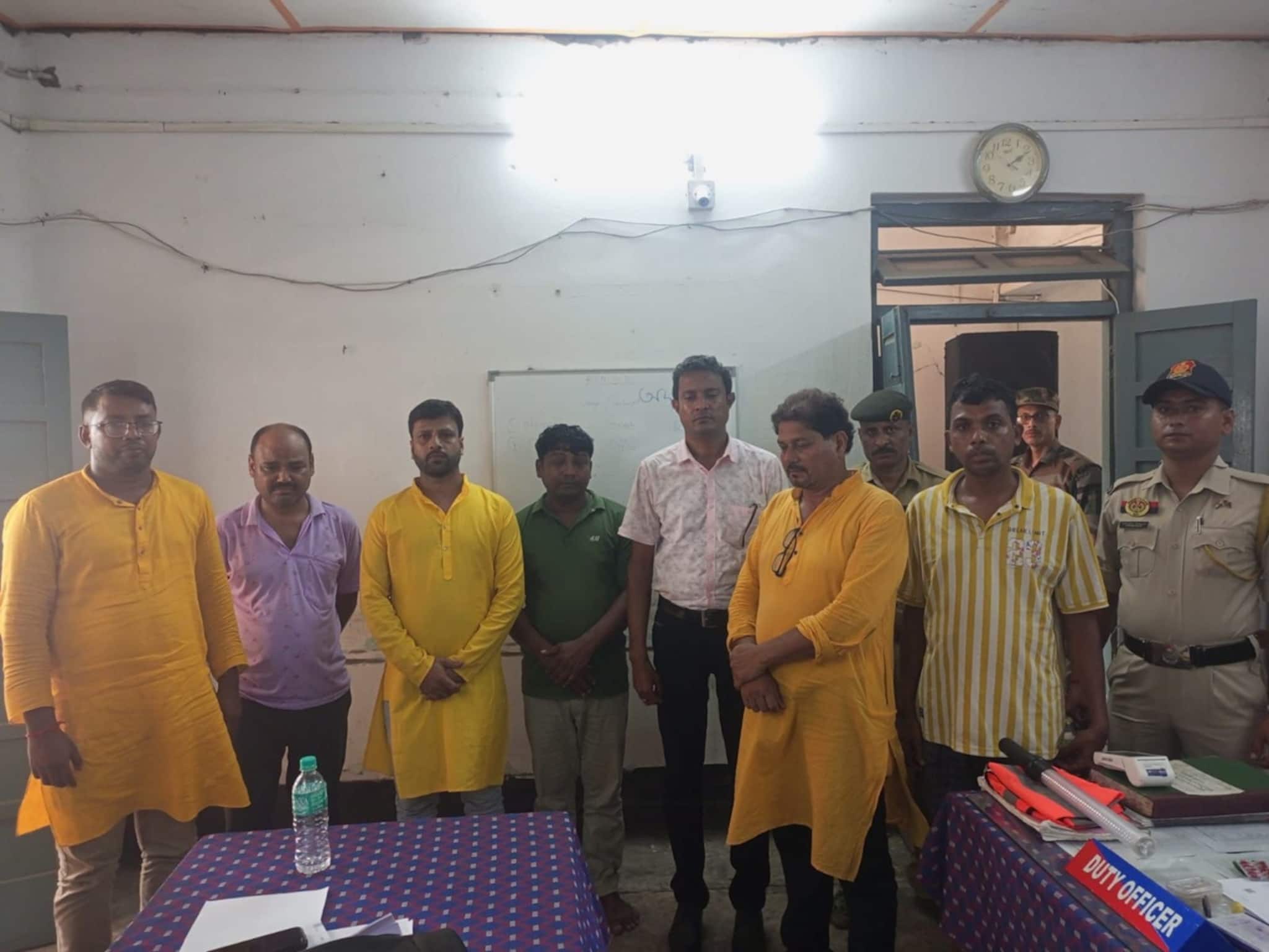 Tripura Police: কী অবস্থা ত্রিপুরায়! ওসি-কে বেদম মার ক্লাবকর্তাদের, কয়েক ঘণ্টার মধ্যে সকলের জামিন! তুমুল শোরগোল