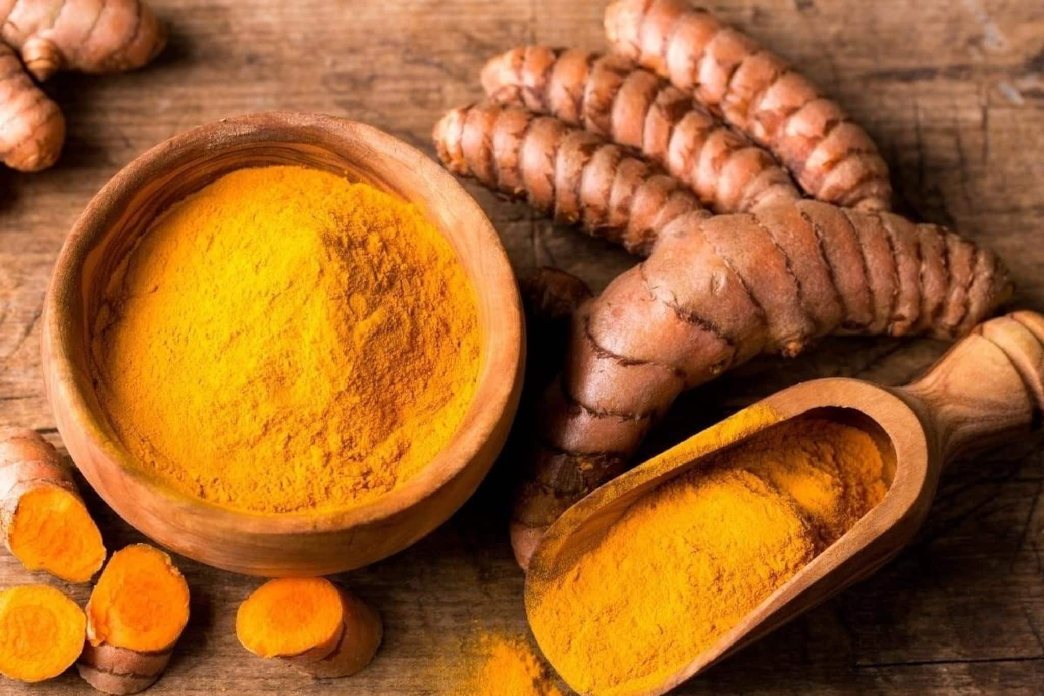 Turmeric Adulteration: বাজার থেকে কেনা হলুদ গুঁড়োয় ভেজাল নিয়ে সন্দেহ? খাঁটি কি না জানুন এই ঘরোয়া পদ্ধতিতে