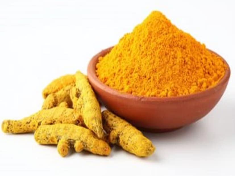 ফলে বাজার থেকে যে হলুদ ঘরে আনছেন, তা যে খুবই খাঁটি, তা কী করে বুঝবেন? তার জন্য রয়েছে কিছু সহজ পদ্ধতি। 