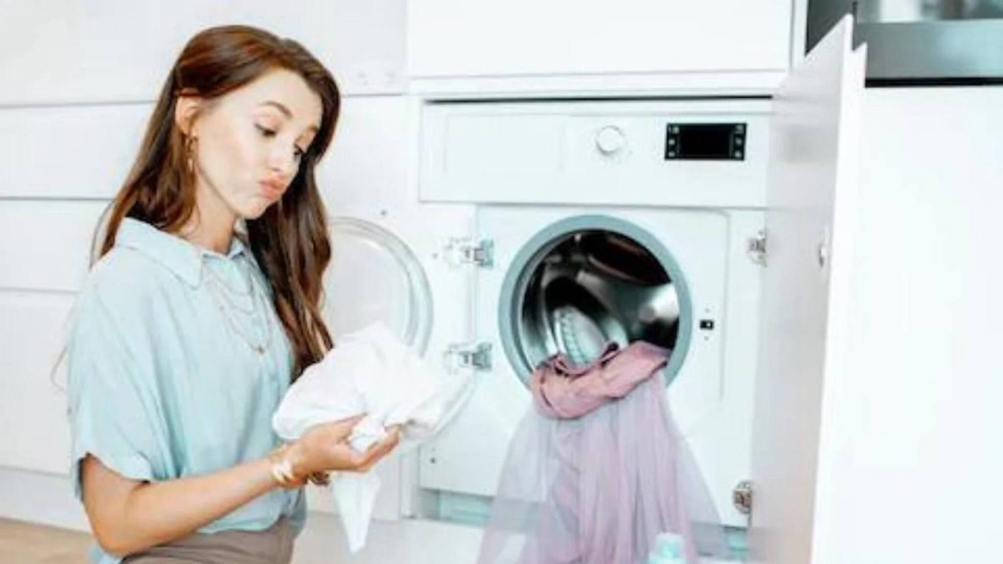 Washing Machine Tips: ওয়াশিং মেশিনে কাচার সময় সবাই 'এই' ভুল করে, এতে থেকেই যায় দুর্গন্ধ, ক্ষতি হয় মেশিনের, আপনিও একই কাজ করছেন না তো?