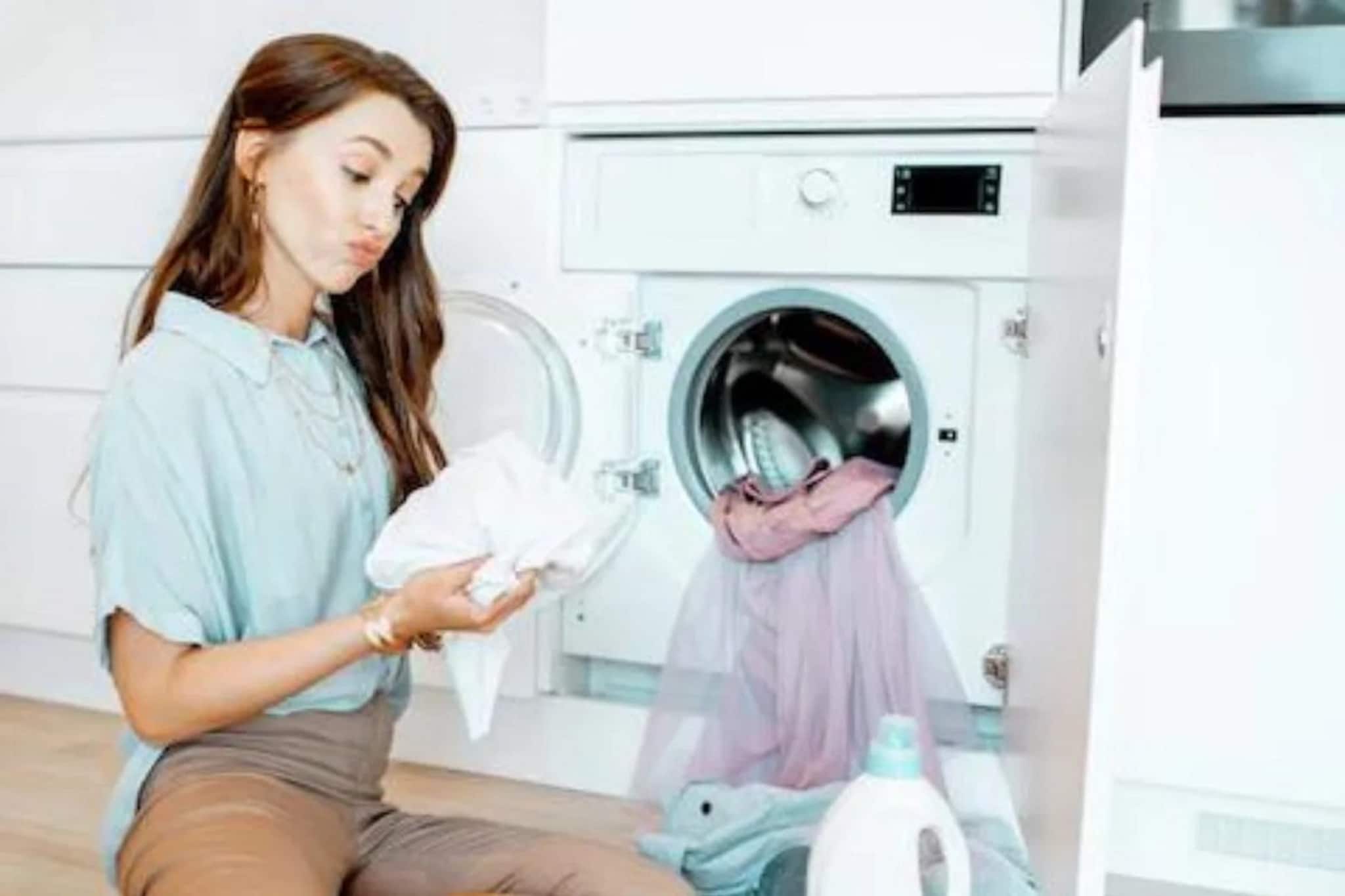 Washing Machine Tips: ওয়াশিং মেশিনে কাচার সময় সবাই 'এই' ভুল করে, এতে থেকেই যায় দুর্গন্ধ, ক্ষতি হয় মেশিনের, আপনিও একই কাজ করছেন না তো?