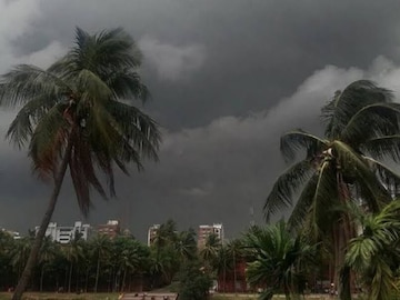 'এই' চার জেলার লোক বাইরে থাকলে শিগগির বাড়ি ঢুকুন! তুমুল বৃষ্টি নামছে, সঙ্গে এলোপাথাড়ি হা 'এই' চার জেলার লোক বাইরে থাকলে শিগগির বাড়ি ঢুকুন! তুমুল বৃষ্টি নামছে, সঙ্গে এলোপাথাড়ি হা