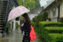 সাইক্লোন হারিয়েছে শক্তি, তবুও নিম্নচাপের দাপট কমে না, জেলায়-জেলায় এখনও ভারী বৃষ্টি