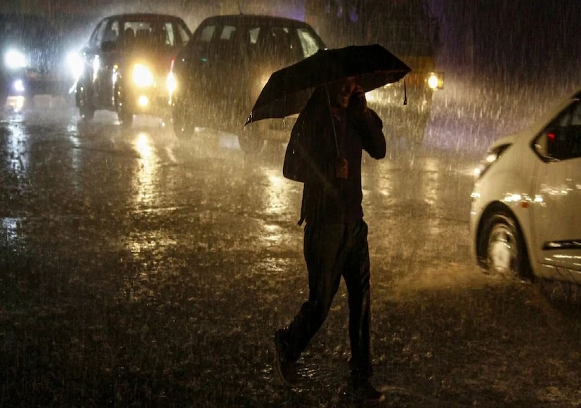 monsoon withdrawal delay, IMD weather forecast, Bay of Bengal low pressure system, heavy rainfall October India, IMD monsoon update, delayed southwest monsoon 2025, monsoon rain forecast October, IMD Mrutyunjay Mohapatra statement, low pressure depression Bay of Bengal, monsoon retreat Maharashtra, monsoon rain Bihar UP Odisha, western disturbance October India, Skymet weather forecast monsoon, monsoon withdrawal dates Mumbai Pune, IMD alert heavy rainfall, বর্ষা বিদায় বিলম্ব, আবহাওয়া দফতরের পূর্বাভাস, বঙ্গোপসাগরে নিম্নচাপ, অক্টোবর ভারী বৃষ্টিপাত ভারত, আইএমডি মনসুন আপডেট, দক্ষিণ-পশ্চিম মৌসুমি বায়ু বিলম্ব, অক্টোবর বৃষ্টির পূর্বাভাস, মৃত্যুঞ্জয় মহাপাত্র আইএমডি, বঙ্গোপসাগরে গভীর নিম্নচাপ, মহারাষ্ট্রে বর্ষা বিদায়, বিহার উত্তরপ্রদেশ ও ওডিশায় বৃষ্টি, অক্টোবর পশ্চিমী ঝঞ্ঝা, স্কাইমেট আবহাওয়া পূর্বাভাস, মুম্বই পুণে বর্ষা বিদায়ের তারিখ, আইএমডি ভারী বৃষ্টির সতর্কতা, Breaking News, Important News, News of the day, Must Know News, Weather news, Weather update গতকাল সন্ধ্যায় মধ্য বঙ্গোপসাগরে নিম্নচাপের সৃষ্টি হয়েছে, যা আজকের মধ্যে গভীর নিম্নচাপে পরিণত হওয়ার সম্ভাবনা রয়েছে। এর অভিমুখ উত্তর-পশ্চিম দিকে অগ্রসর হবে। এর জেরে রাজ্যের বিভিন্ন জেলায় দমকা হাওয়ার সঙ্গে বৃষ্টিপাতের সতর্কতা জারি করা হয়েছে।