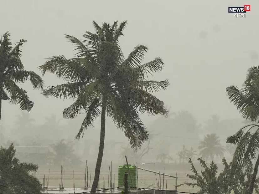 উত্তরবঙ্গে-আজ বৃহস্পতিবার দশমীতে ভারী বৃষ্টি শুরু উত্তরবঙ্গে। দার্জিলিং কালিম্পং জলপাইগুড়ি আলিপুরদুয়ার কোচবিহার জেলাতে ভারী বৃষ্টির আশঙ্কা। বজ্রবিদ্যুৎ সহ বিক্ষিপ্ত ভাবে বৃষ্টি হতে পারে মালদা ও দুই দিনাজপুরে। বৃষ্টির সঙ্গে দমকা বাতাস থাকবে। সঙ্গে ৩০ থেকে ৪০ কিলোমিটার গতিবেগে দমকা ঝোড়ো বাতাস।