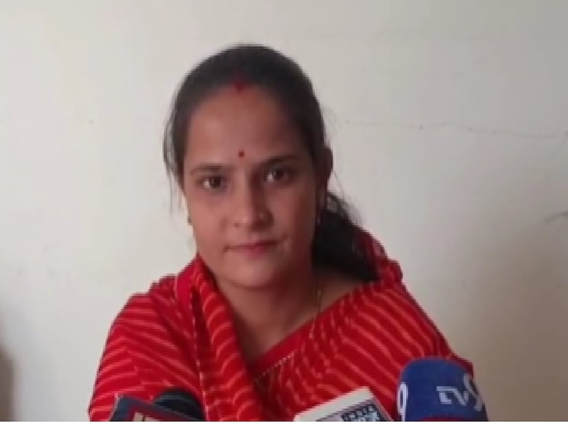 পুরুষোত্তম এখনও আবেগঘনভাবে বলেন, 