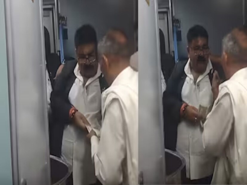 ভিডিও এগোতেই দেখা যায়, বৃদ্ধের হাত থেকে অল্প কিছু টাকা নেওয়ার পরিবর্তে পুরো নোটের বান্ডিলটাই ছিনিয়ে নিচ্ছে ওই টিটি৷ সম্প্রতি সোশ্যাল মিডিয়ায় ভিডিওটি ছড়িয়ে পড়তেই একের পর এক কমেন্ট করছেন ক্ষুব্ধ নেটিজেনরা৷