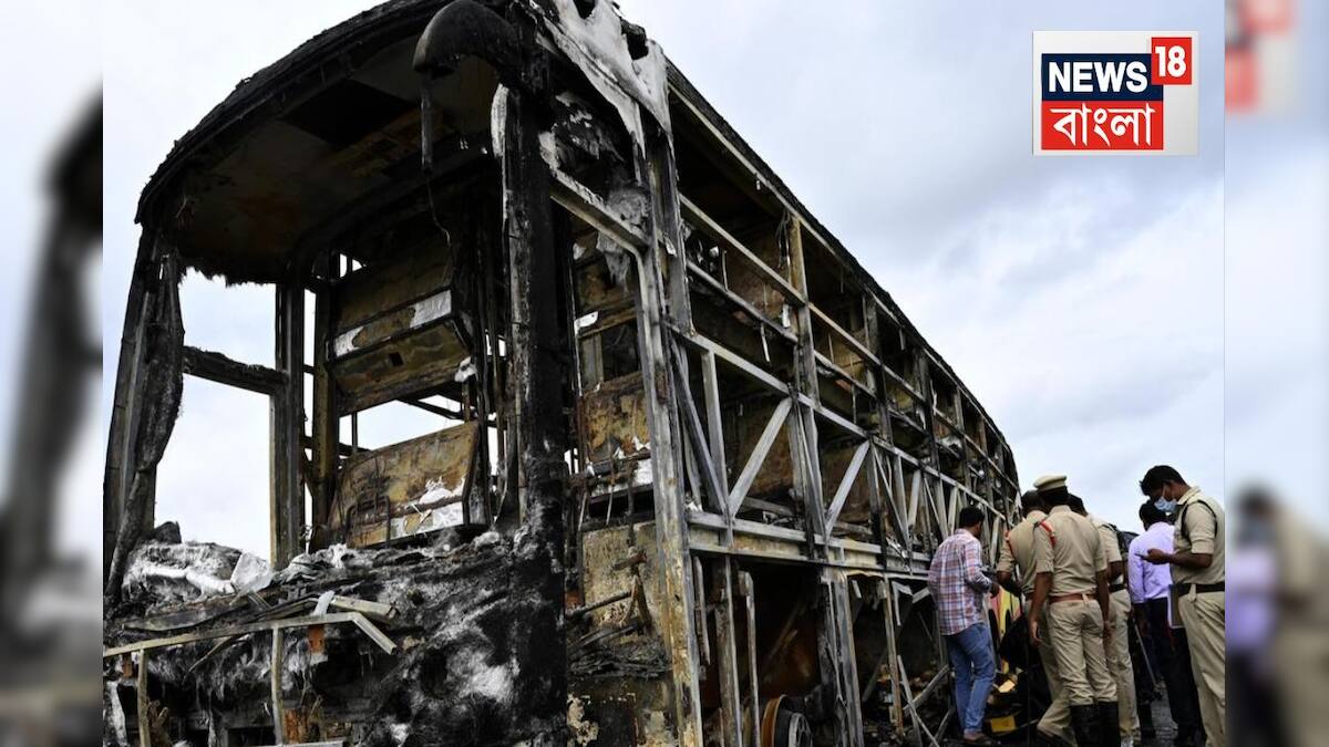 Andhra Pradesh Bus Accisent: পর পর ব্লাস্ট…৪৬ লাখ টাকার ২৩৪ টা স্মার্টফোন, যতুগৃহ বানিয়ে দিয়েছিল বাসটাকে! জ্যান্ত পুড়ে গেল ১৯টা মানুষ Andhra Pradesh Bus Accisent: পর পর ব্লাস্ট…৪৬ লাখ টাকার ২৩৪ টা স্মার্টফোন, যতুগৃহ বানিয়ে দিয়েছিল বাসটাকে! জ্যান্ত পুড়ে গেল ১৯টা মানুষ