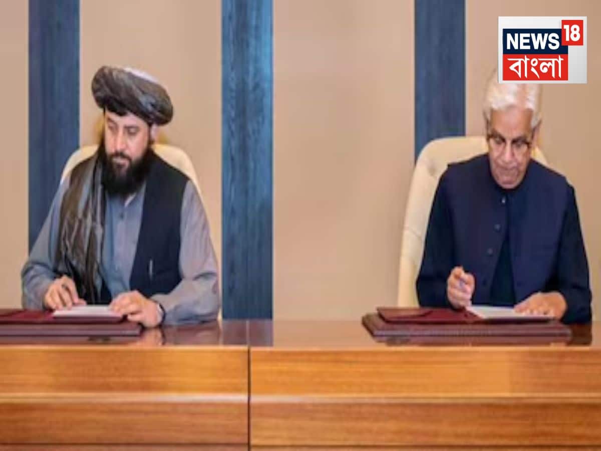 পাকিস্তানের প্রধানমন্ত্রী খ্বজা আসিফের দাবি, ইস্তানবুলে পাকিস্তান-আফগানিস্তান শান্তি বৈঠক ভেস্তে যাওয়ার পিছনে দায়ী হচ্ছে ভারত৷ ভারত সক্রিয় ভাবে দু’দেশের মধ্যে সংঘর্ষ বিরতি চুক্তি স্বাক্ষর করতে বাধা সৃষ্টি করছে৷